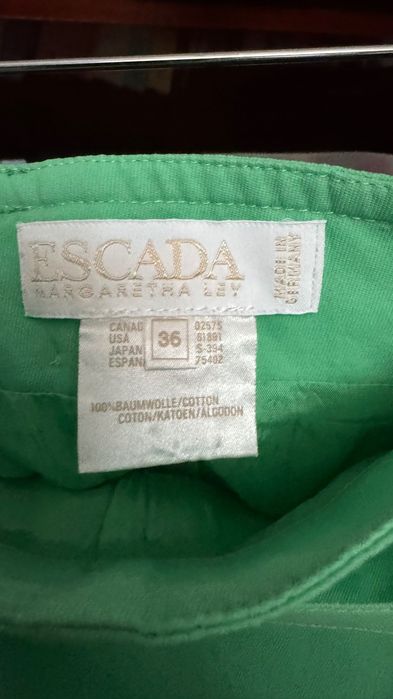 Fusta office conica Escada