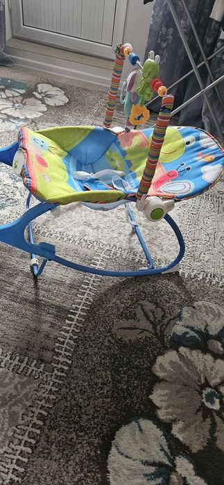 Продам шезлонг-качалку для малышей.