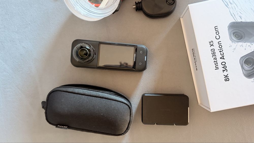 Insta360 X5 impecabil + accesorii originale