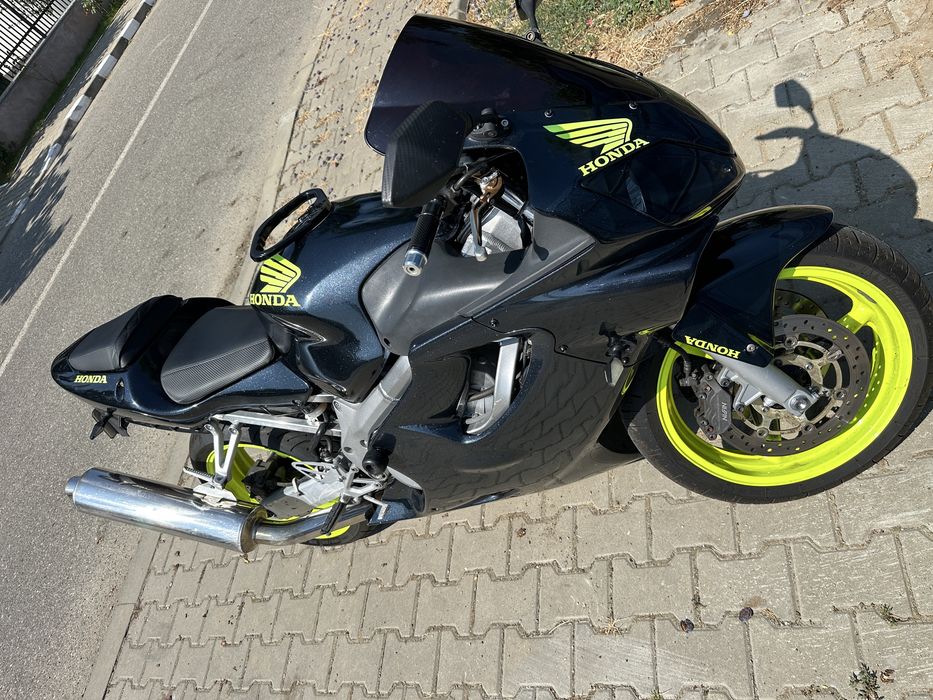 De vanzare honda cbr f4i 600