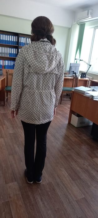 Продам Куртку-Ветровку