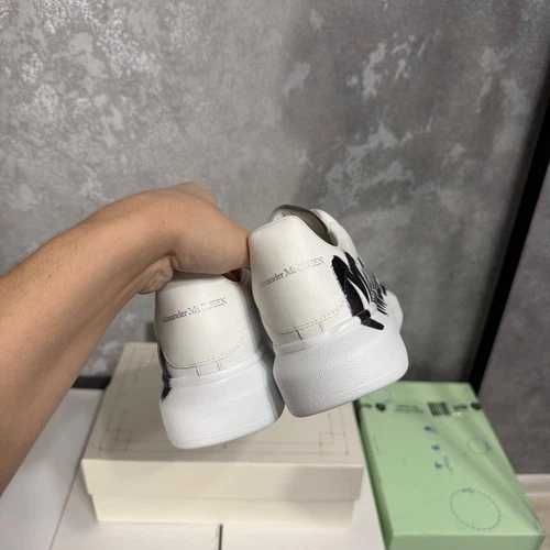 Sneakers Alexander Mcqueen cu eticheta (nu Nike, Gucci, Adidas, Balenciaga)