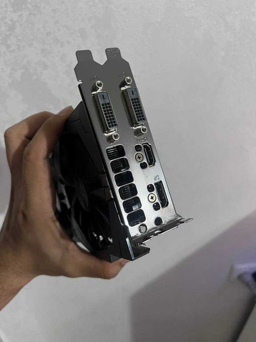 Nvidia GTX 1050 видеокарта ASUS ROG STRIX