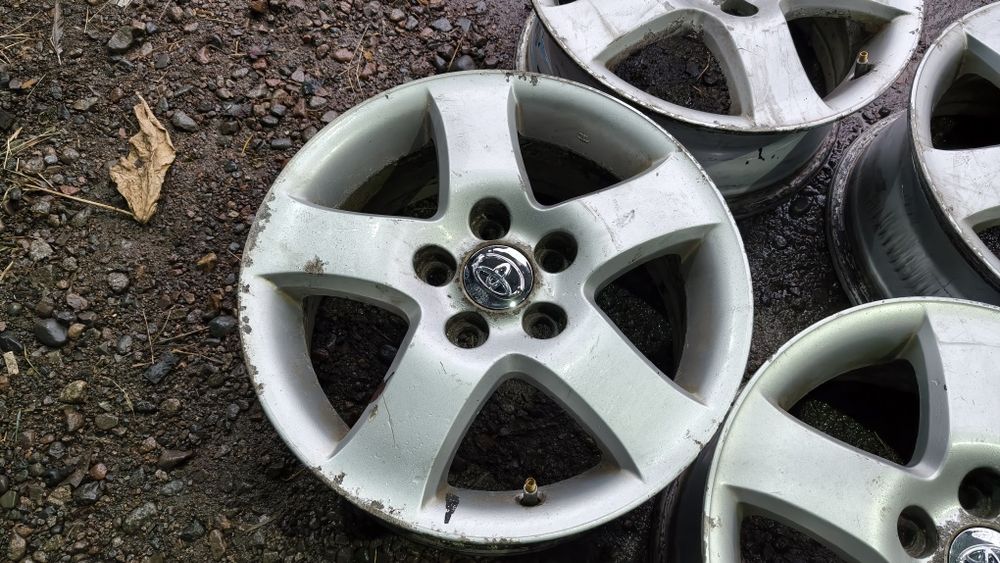 Комплект оригинальных дисков R16. Toyota