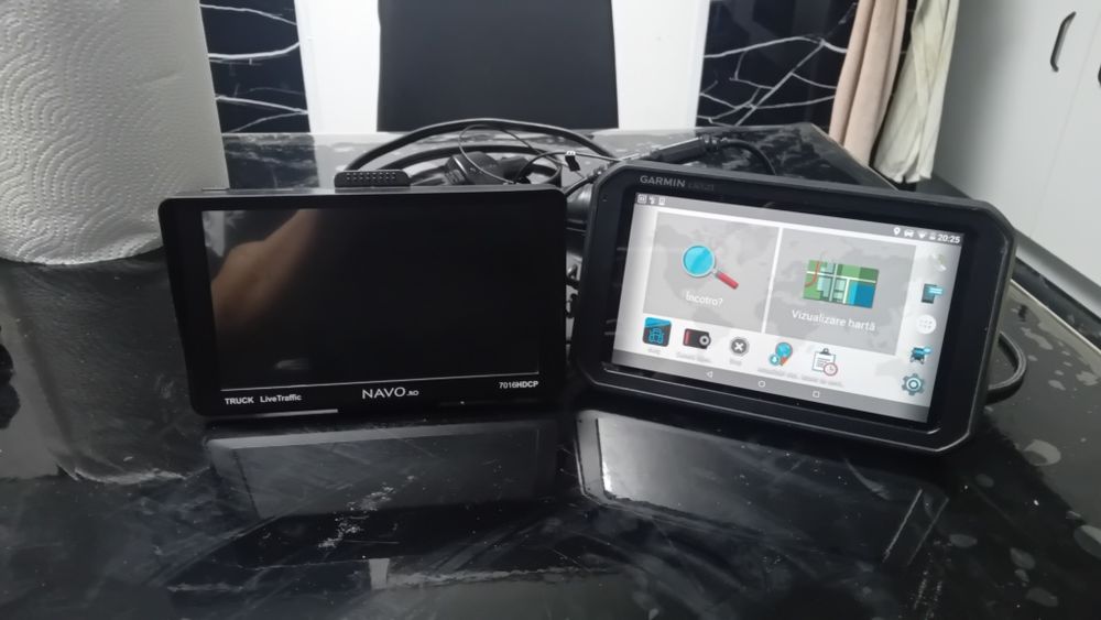 Vând gps uri. Garmin Dezlcam 785 , si un Navo