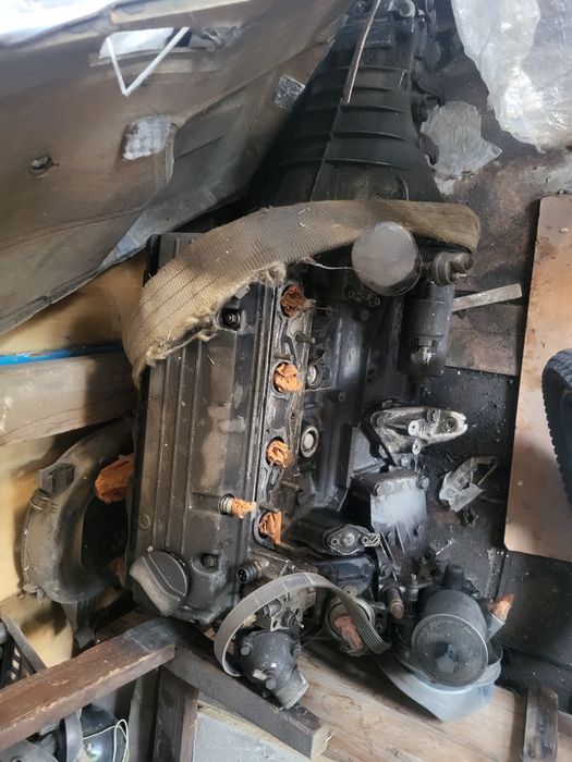 Двигатель с коробкой на мерс 190.(102)