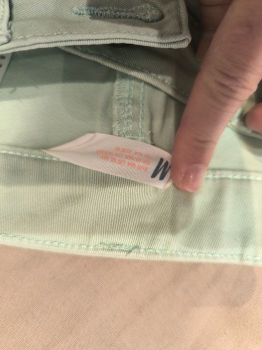 Vând 3 perechi de pantaloni scurți