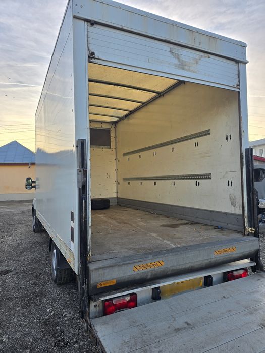 Iveco Daily 35H11 Automat Cub cu Lift De Anglia 2,3Diesel  Fără rugina