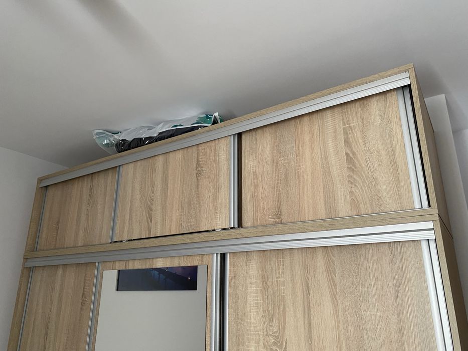 Dulap dormitor cu suprapozabil