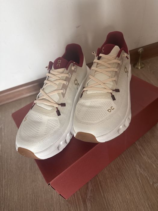 Спортивные крлссовки