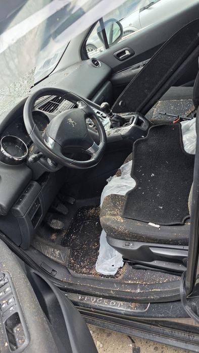 Peugeot 5008 1.2i SST 2016 На части.