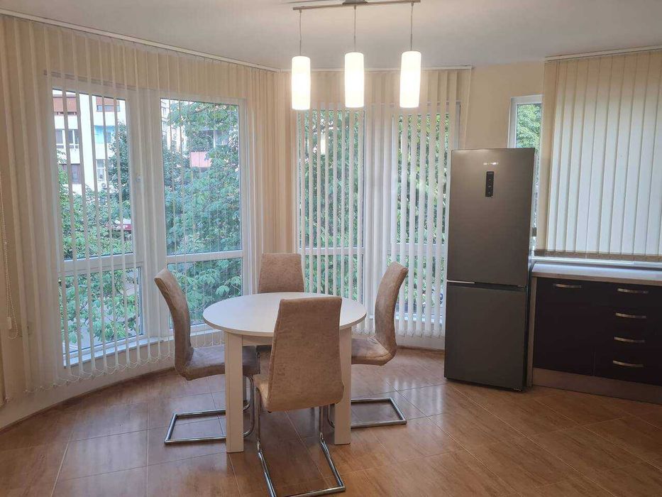 Дава се под наем Тристаен апартамент в Бургас, Братя Миладинови - 83 кв.м за 612 € - Снимка #1