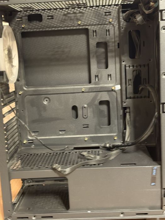 Корпус Cougar в хорошем состояние