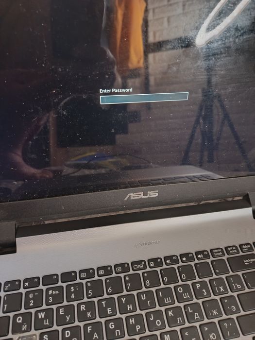 Продам ноутбук Asus 2018 года