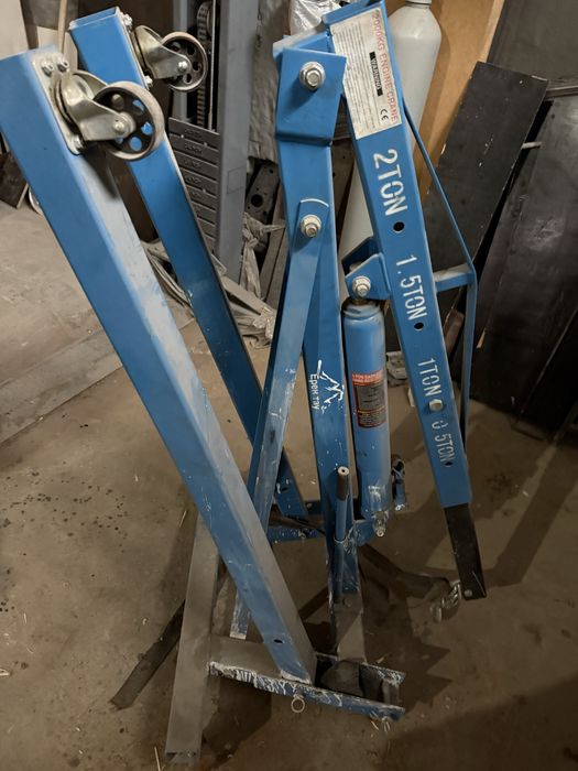 Гараж под разбор.