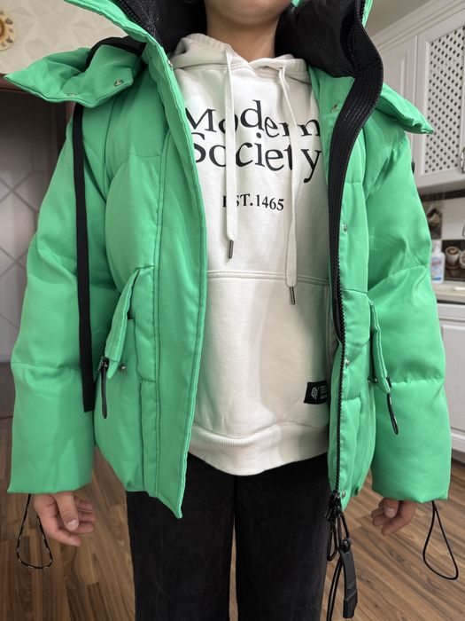 Продам куртку на размер xs