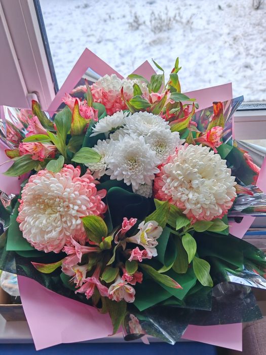 Хризонтема, өте әдемі, скромный букет бук