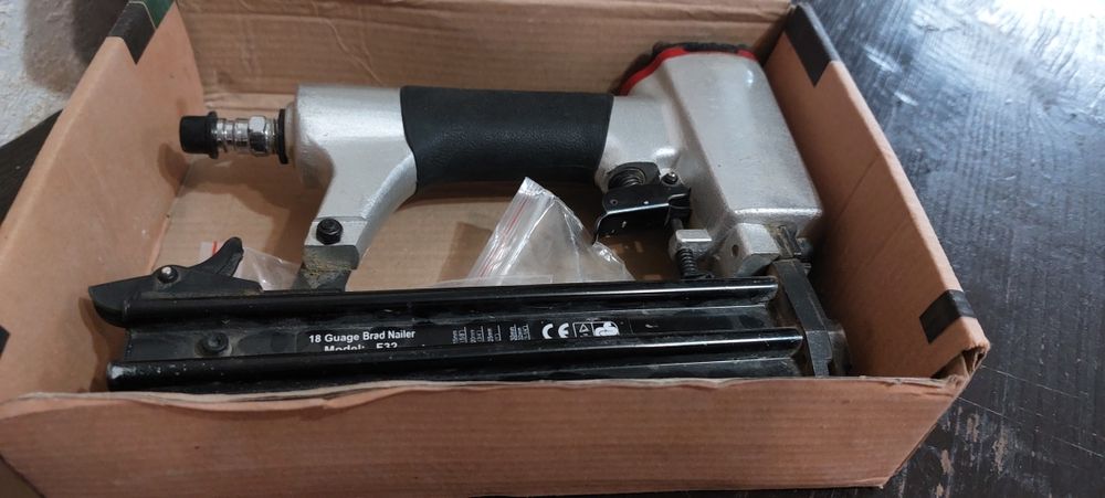 Пистолет скобозаюивной