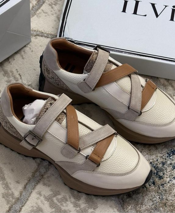 lLVI кроссовка.