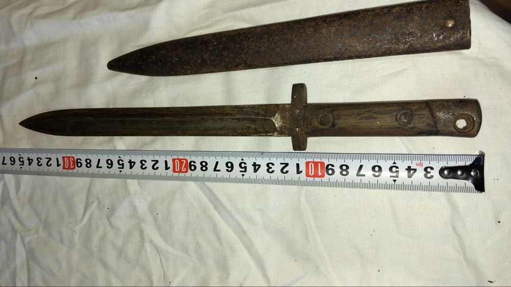 Продавам щик- нож, автентичен!