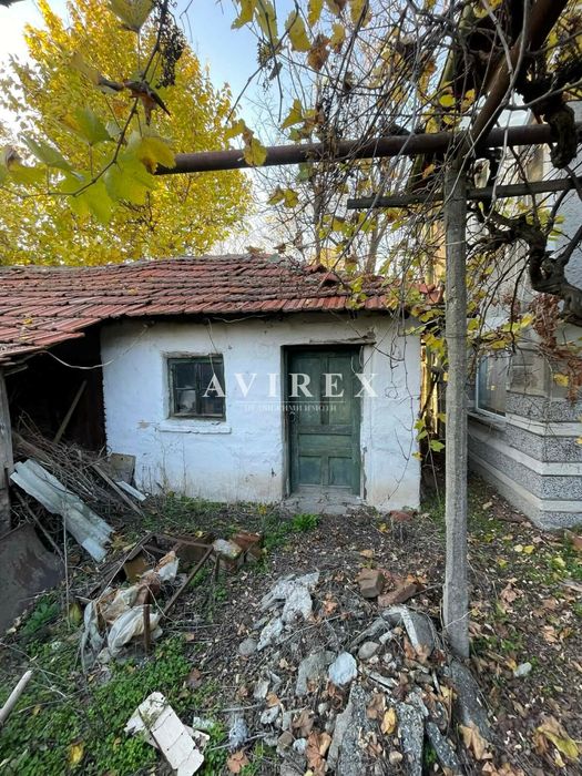 Къща за продажба - с. Бяла Река, 760 кв.м допълнителни 1100 кв.м