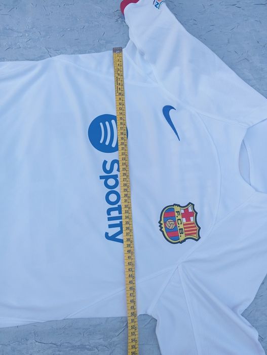 Vând tricou de bărbați Nike Barcelona!