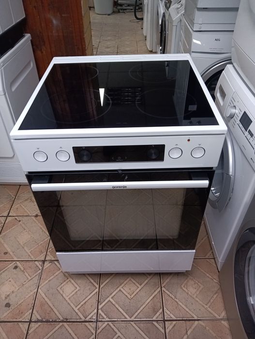 Като нова  свободно стояща печка с керамичен плот Gorenje с Гаранция!