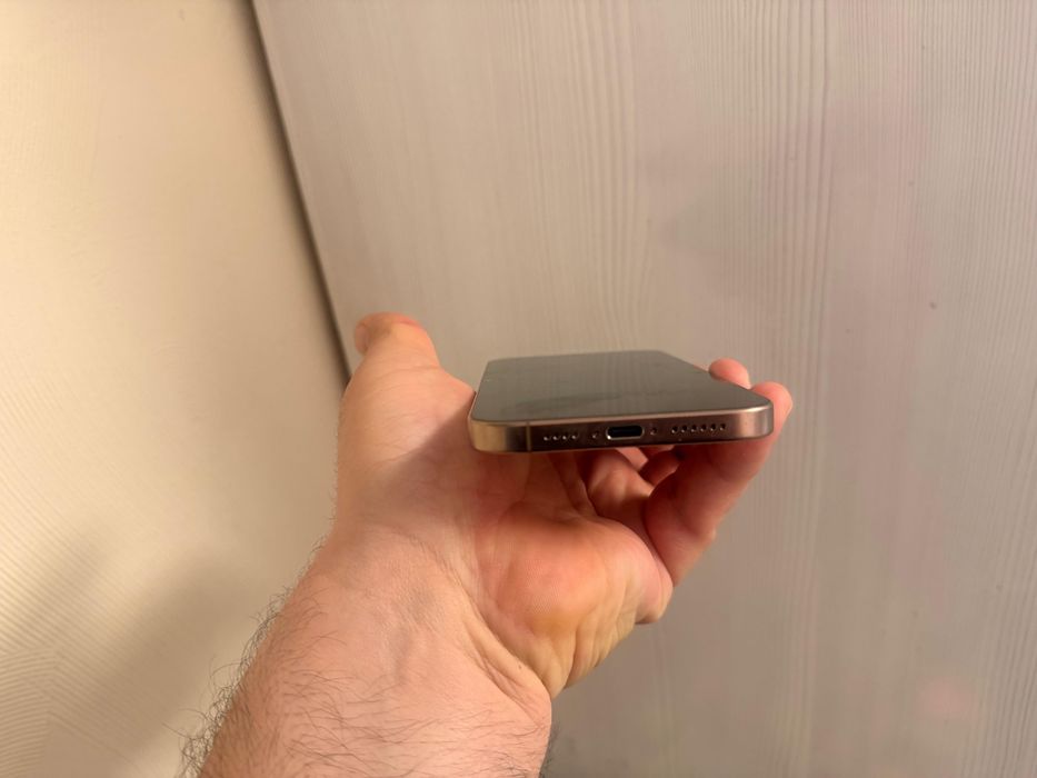 Продам Iphone 16 pro max