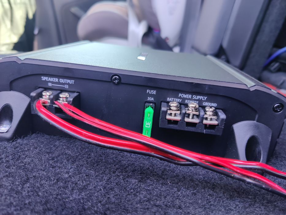 Subwoofer auto Alpine 800W peak 250RMS