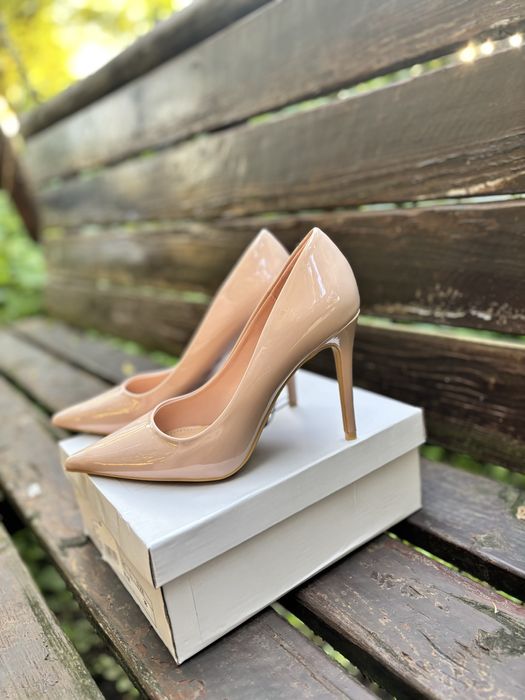 Pantofi stiletto nude