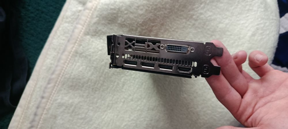 Vând placa video rx570