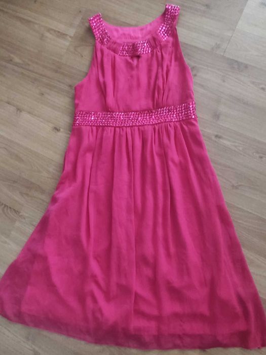 Прекрасна дамска рокля в цикламен цвят