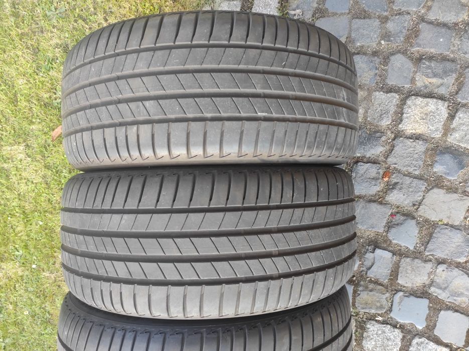 245/40/19 Bridgestone