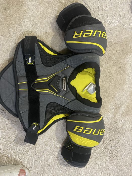 продам хоккейный нагрудник