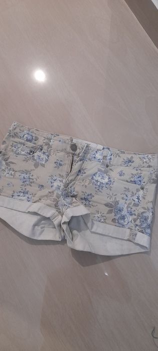 Pantaloni scurti de blugi
