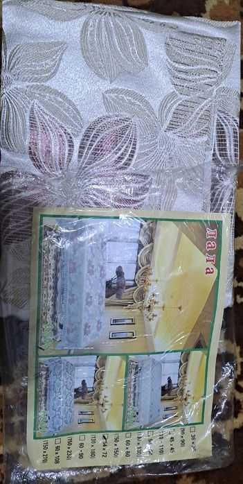 Новая скатерть,очень красиво смотриться,размер 54х72