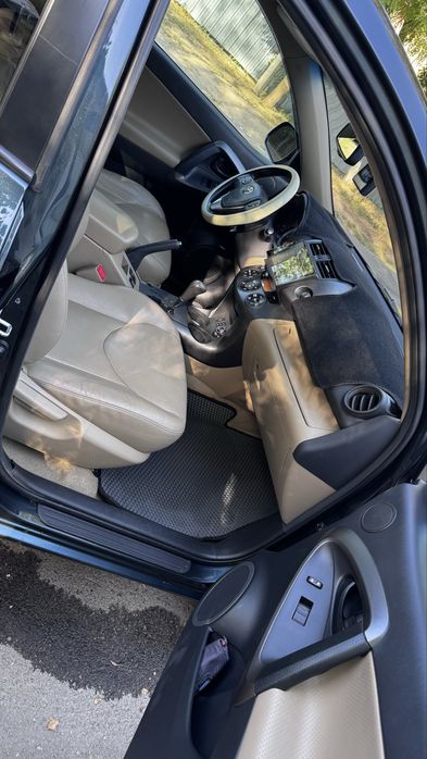 Тойота Рав-4 2012 год