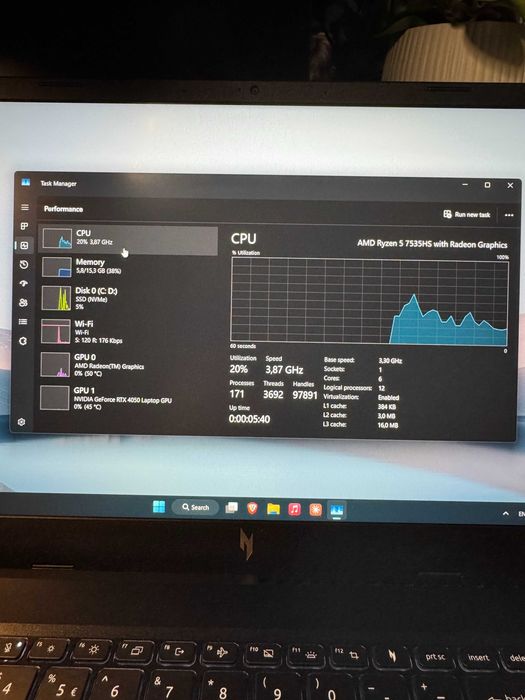 Laptop ACER NITRO V 15 165 HZ ca nou ,Ryzen 5 7535HS ,16gb Ram DDR5, 512 SSD M2, Rtx 4050 GARANTIE VALABILA LA ALTEX.