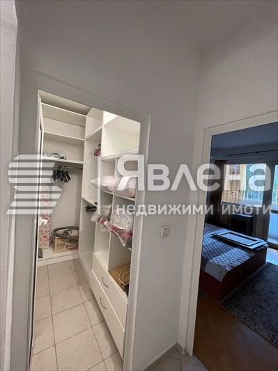 Слънчев и просторен тристаен апартамент