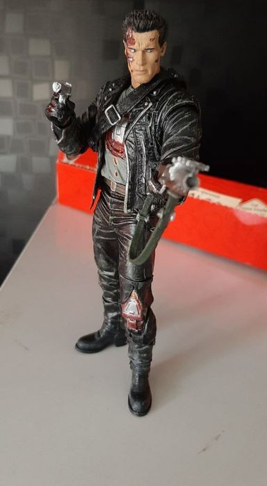 Продам фигурки терминатор.