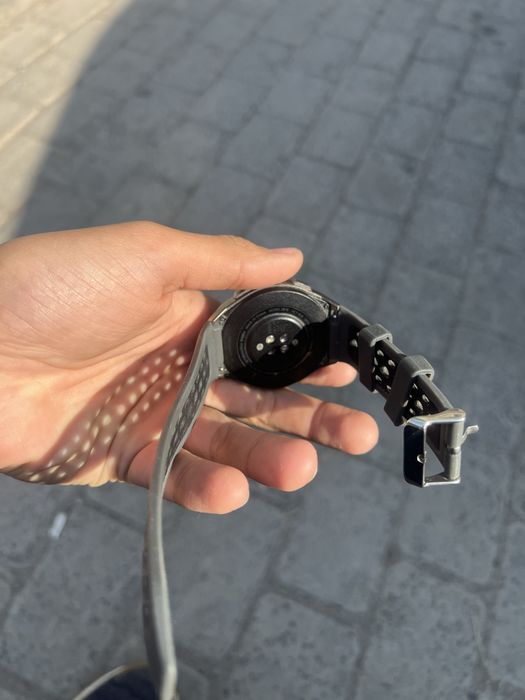 Продам смарт часы HUAWEI WATCH GT 2e