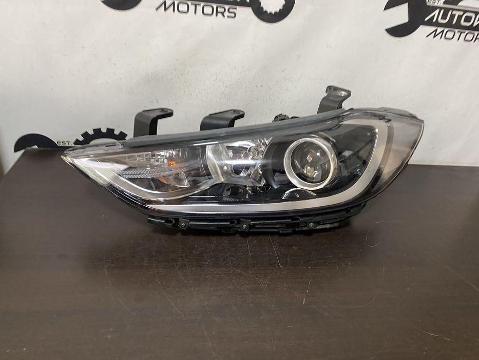 Far stanga halogen Hyundai Elantra an 2016-2018