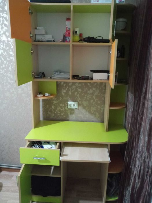 Продаю шкаф детский компьютерный со столом
