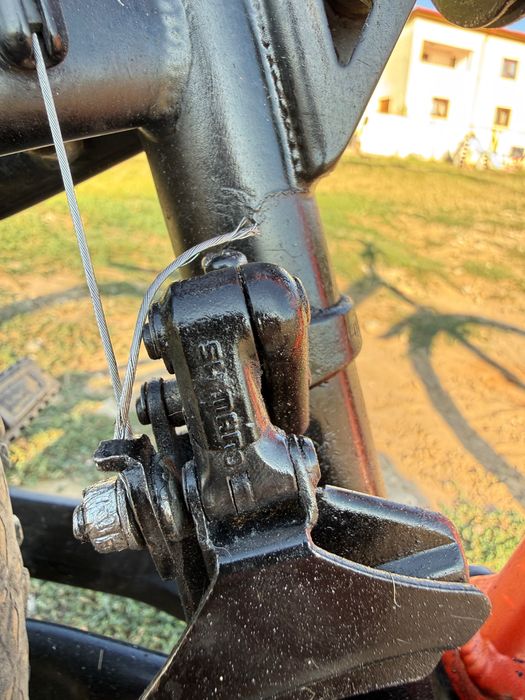 Bicicletă full suspensie roți pe 26
