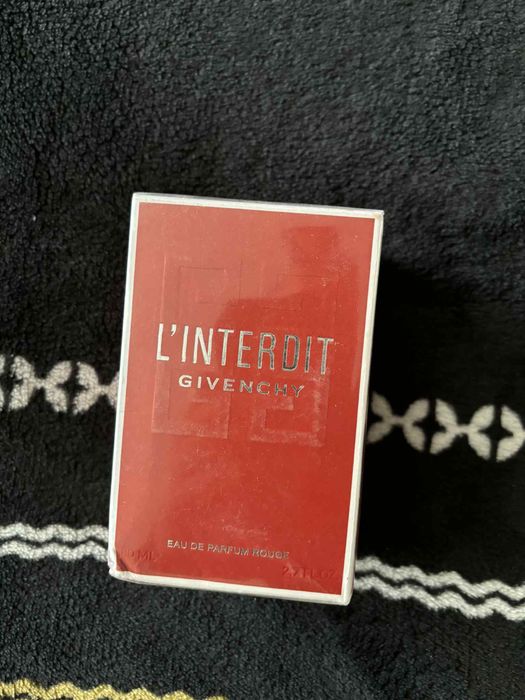 Продавам парфюми