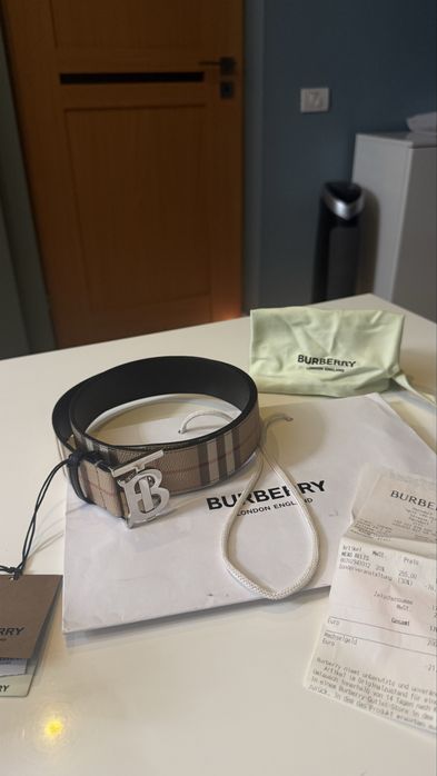 Curea Burberry nepurtata cumparata din magazin