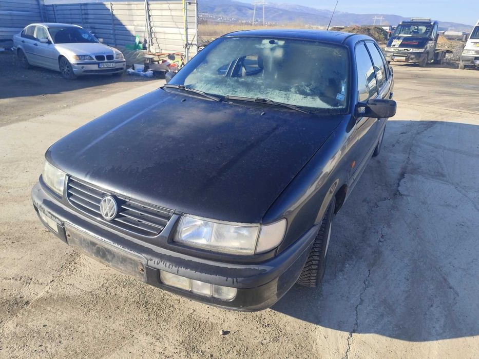 VW Passat 1.8 - 90к.с - 1994г. части