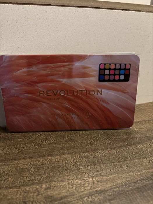 палитра Revolution Forever Flawless flamboyance (18 цвята)