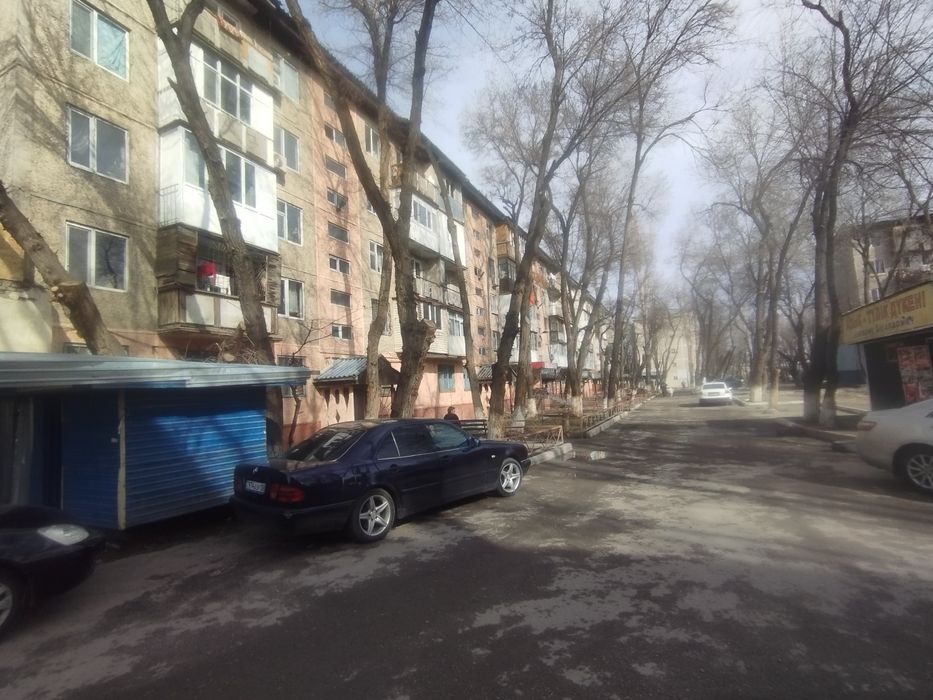 2 комнатная в 7 мкрн 1 этаж