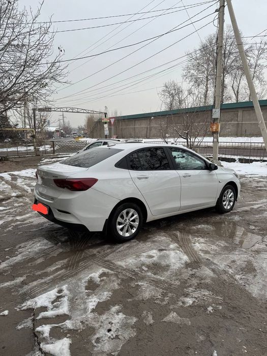 Onix sotiladi. Srochno